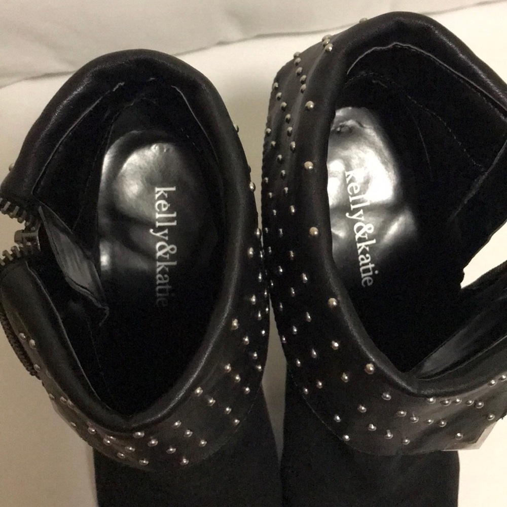 Kelly&Katie black metal studded heels. Faux-Suede - Picture 6 of 7